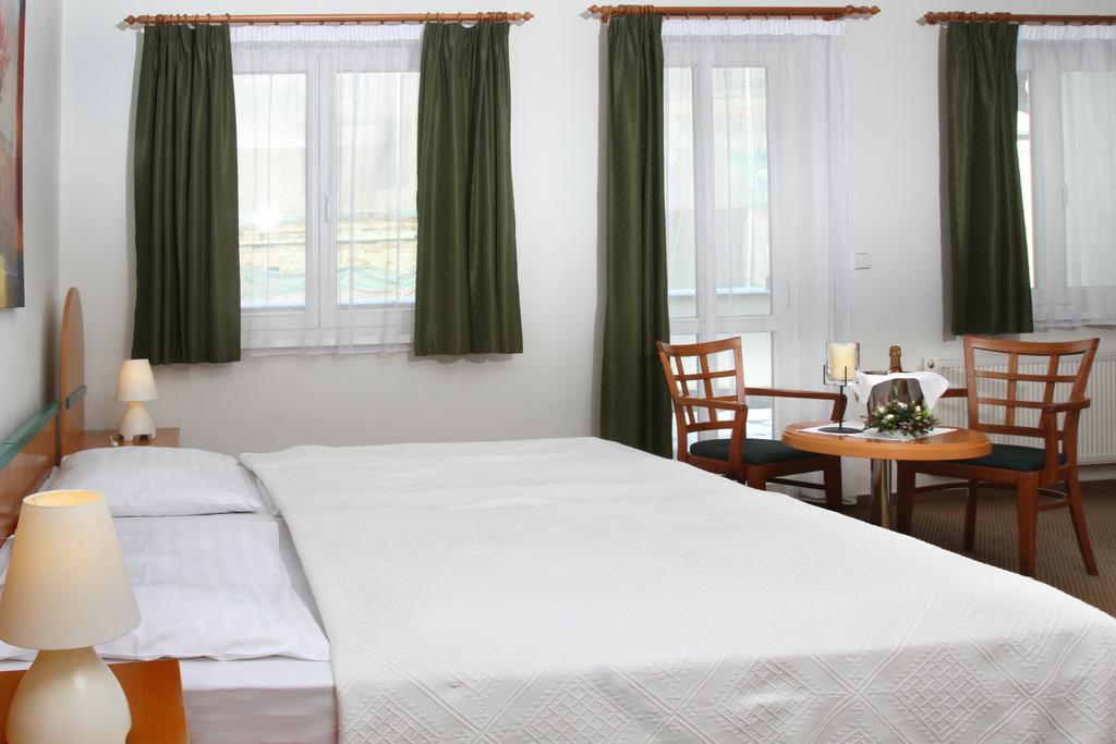 Hotel Maxim Marianske Lazne Quarto foto