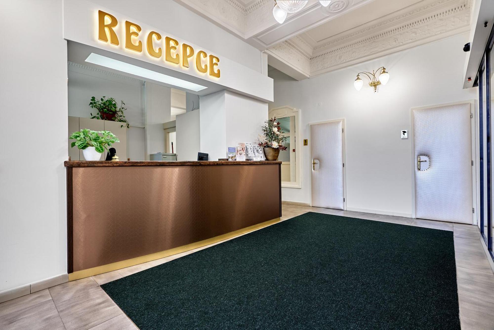 Hotel Maxim Marianske Lazne Exterior foto