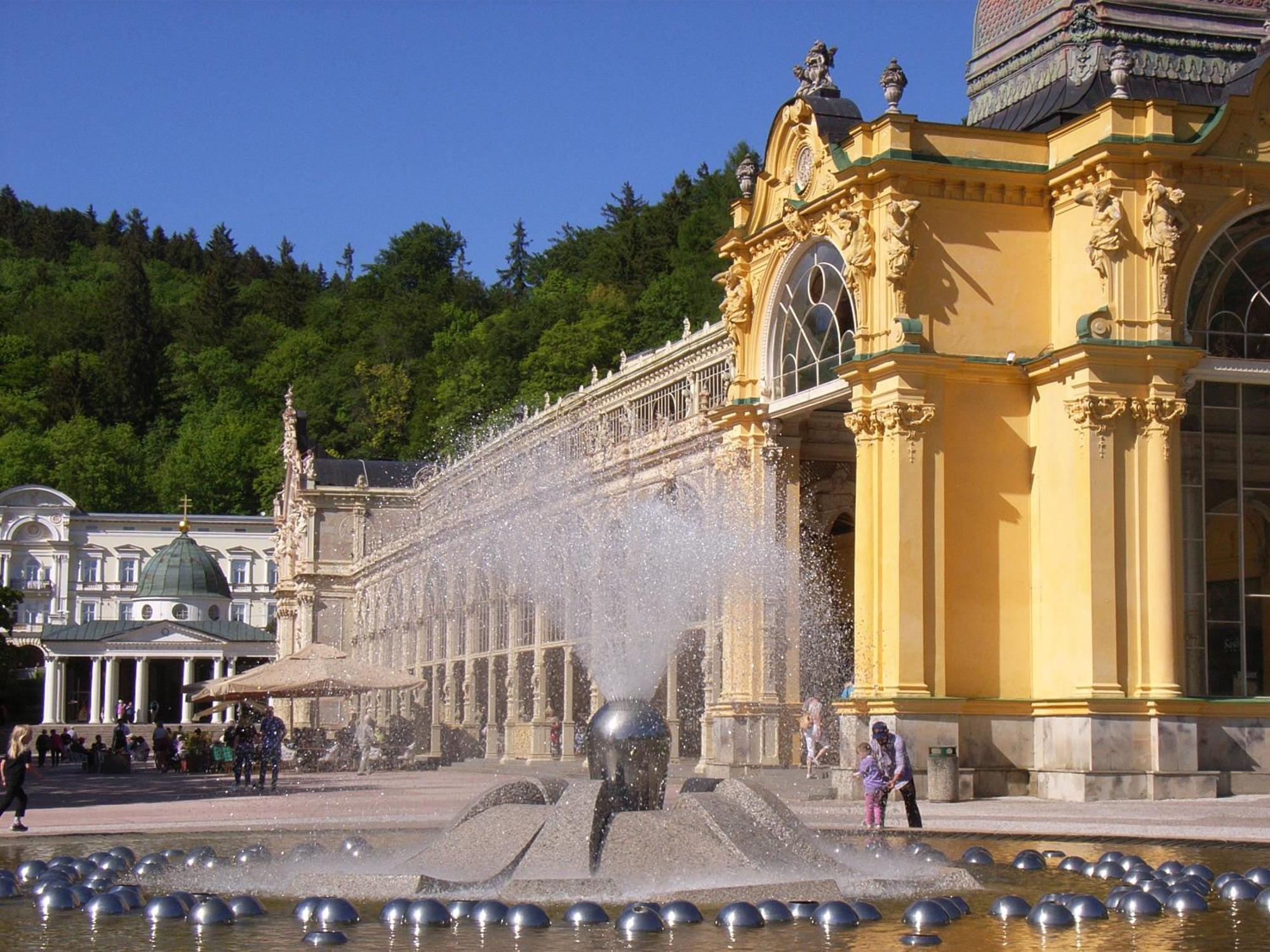 Hotel Maxim Marianske Lazne Exterior foto